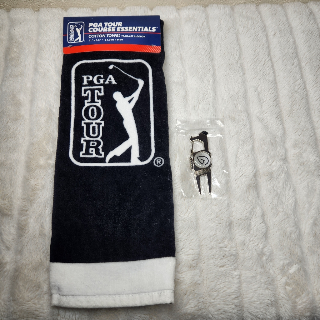 Pga Tour Classic TriFold Golf Towel Black W Carabiner  Golf Divot Multi Tool